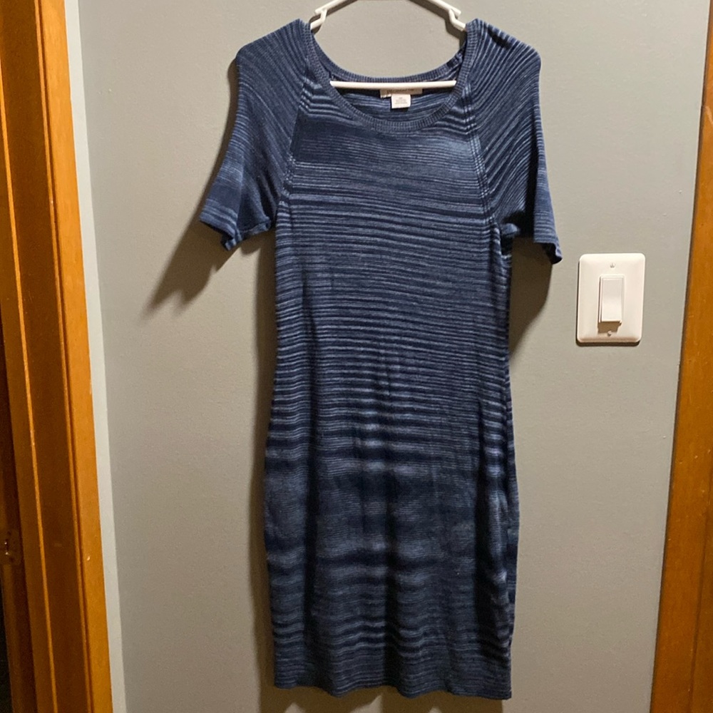 “WORN  ONCE” WOMANS DRESS SIZE MEDIUM! IN EXCELLENT CONDITION! SMOKE FREE HOME!